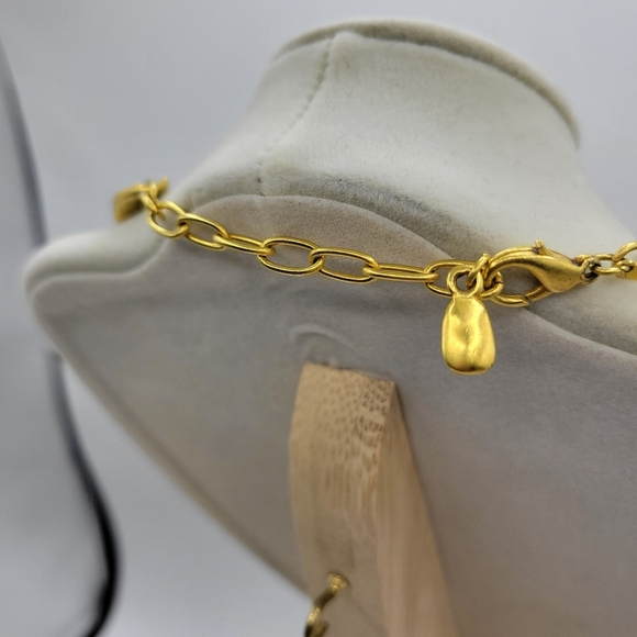 - Goldtone Metal Choker Necklace • Rich Bright Gold • Spring Clasp - Picture 4 of 4